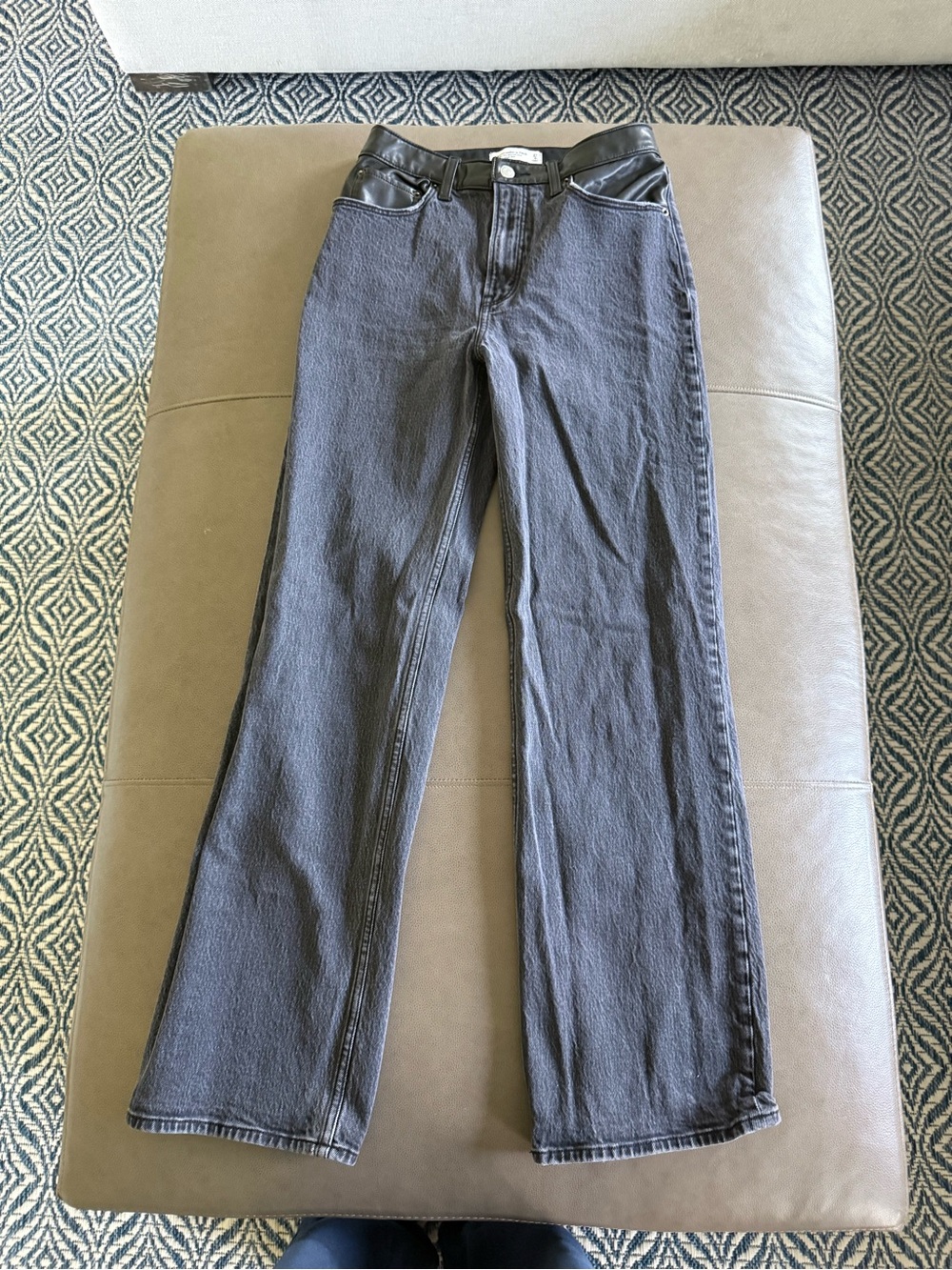 Abercrombie & Fitch Women's Straight Leg Jeans in Charcoal